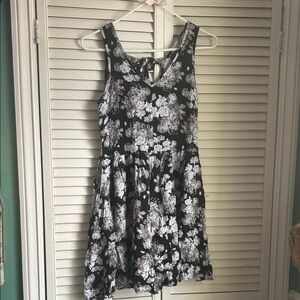 Hot Topic Black and White Floral Dress